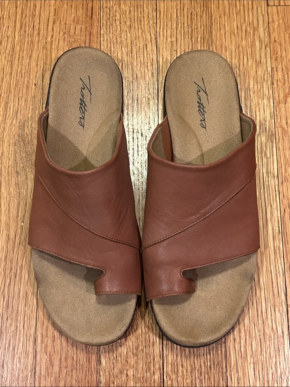 Trotters Tan Leather Slide Mules Size 10